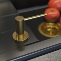 Dozownik-prestige-na-plyn-brush-gold-do-zlewozmywaka-granitowego-Marka-Granitan.jpg