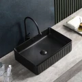 UMYWALKA-NABLATOWA-CERAMICZNA-PROSTOKATNA-RYFLOWANA-ARIA-PR-MBL-CZARNA-MAT-Material-wykonania-Ceramika.jpg