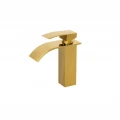 Bateria-lazienkowa-niska-GRANITE-SINK-Elavo-zlota.jpg