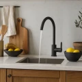Bateria-kuchenna-Dekor-Granite-Sink-z-obrotowa-wylewka-czarny-nakrapiany-Stan-opakowania-oryginalne.jpg