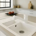Bateria-kuchenna-GRANITE-SINK-jednouchwytowa-wyciagana-wylewka-Aurora-biala-Stan-opakowania-oryginalne.jpg